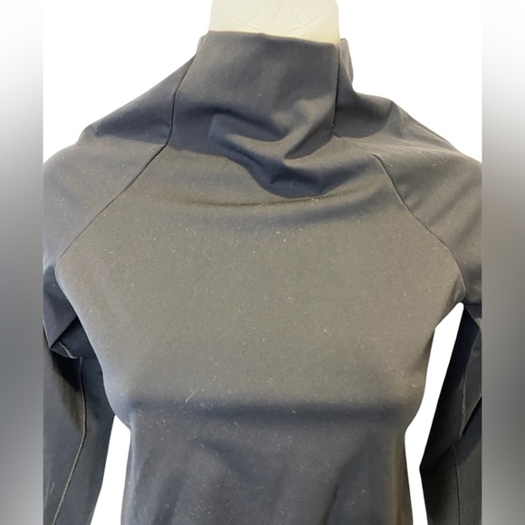 WONE The Rashee Mockneck Crop Top long Sleeve - Picture 5 of 8